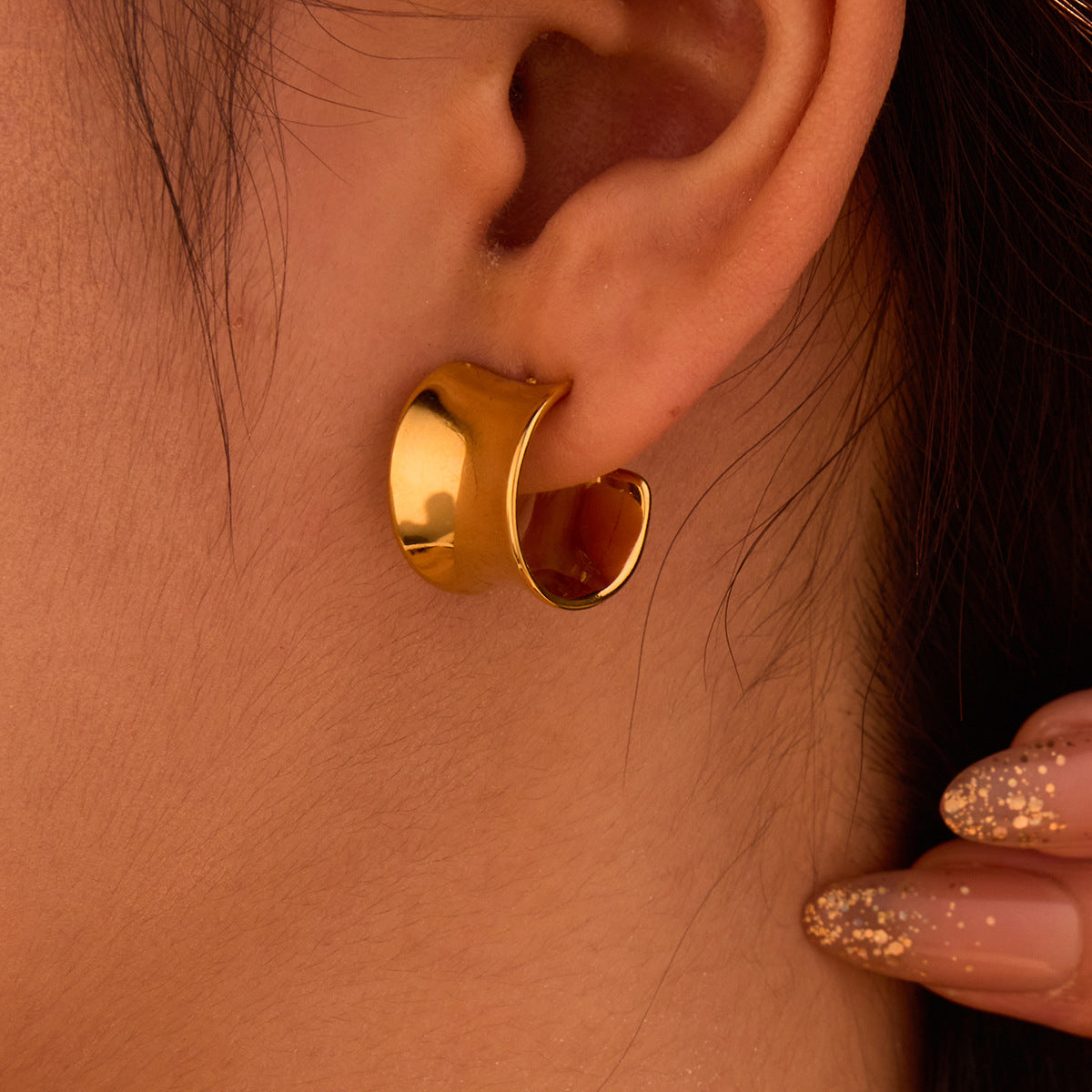 LAILA HUGGIE EARRINGS