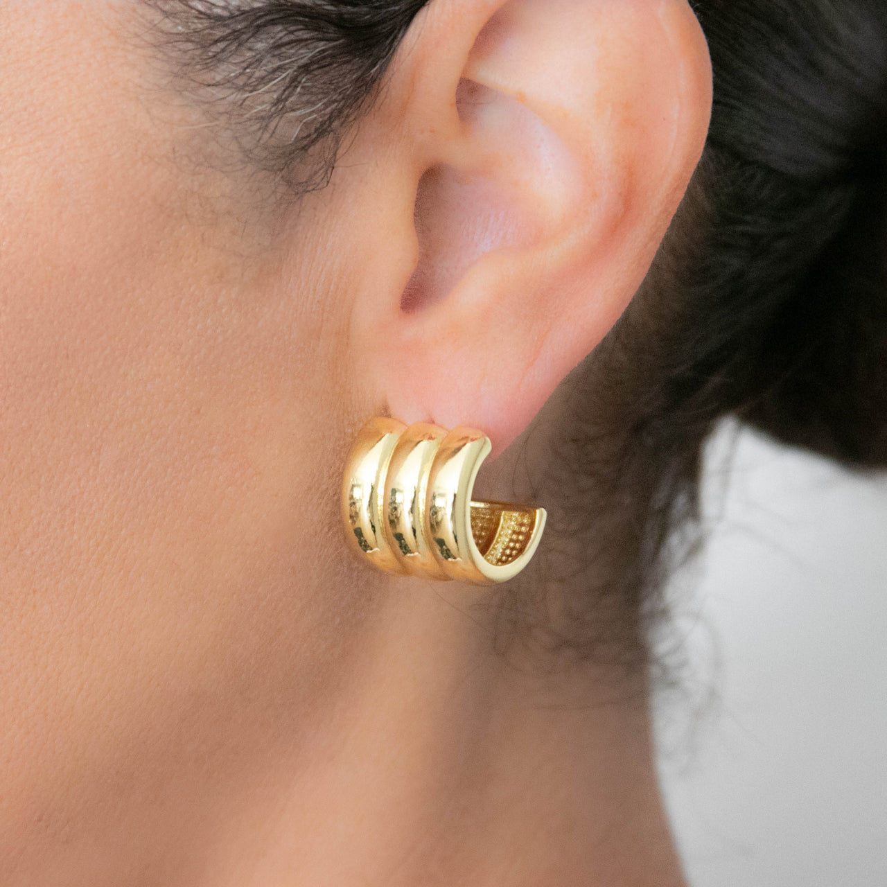 THE DAPHNE HUGGIE EARRINGS