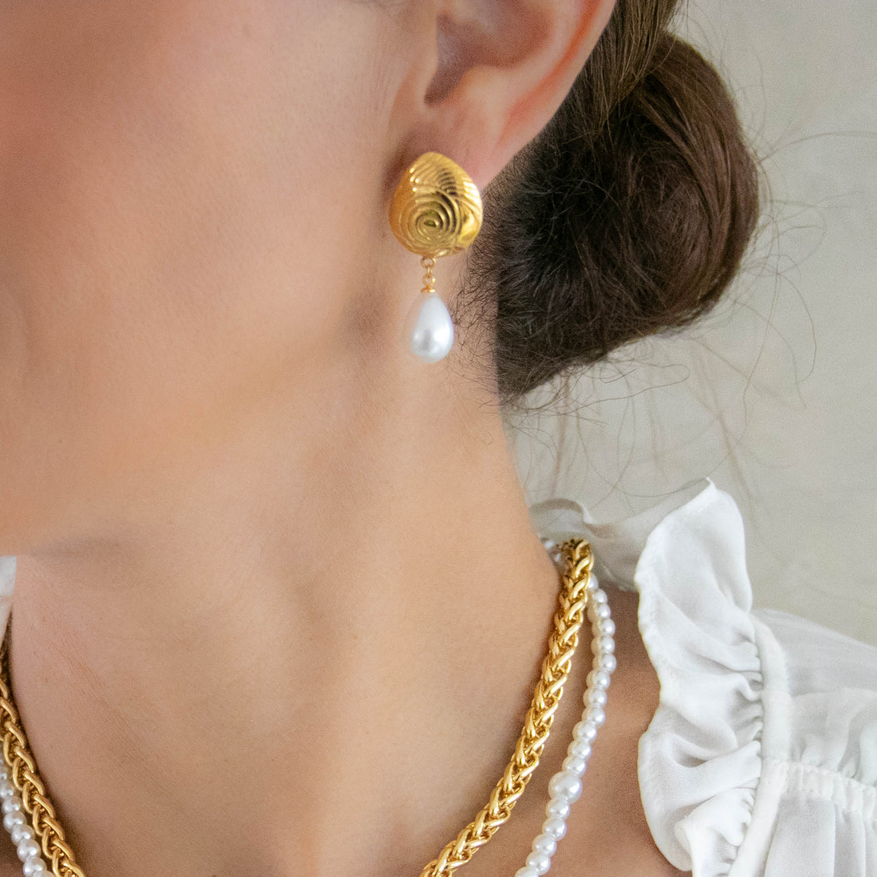 MAEGAN SHELL PEARL EARRINGS