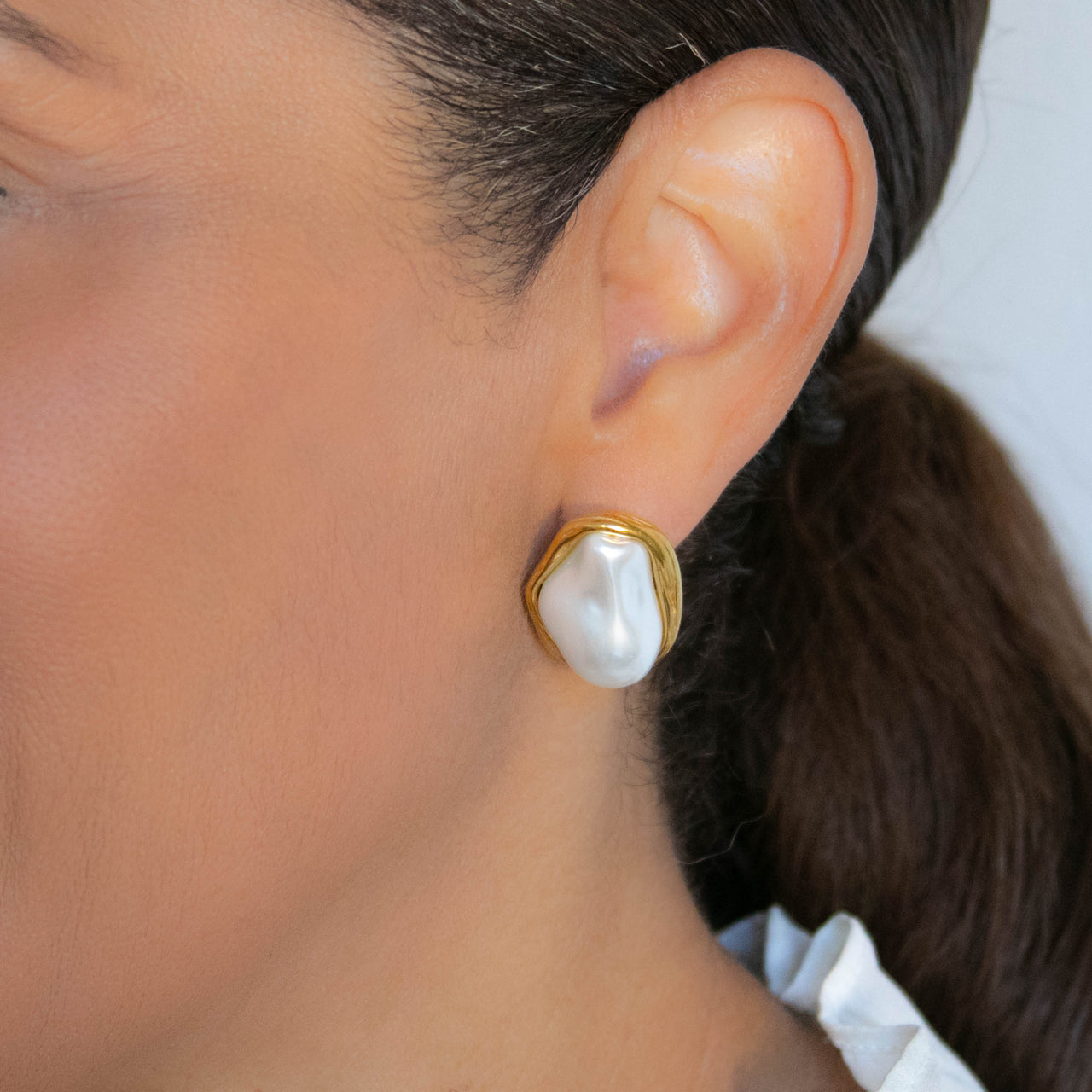 ALINA PEARL STUD EARRINGS