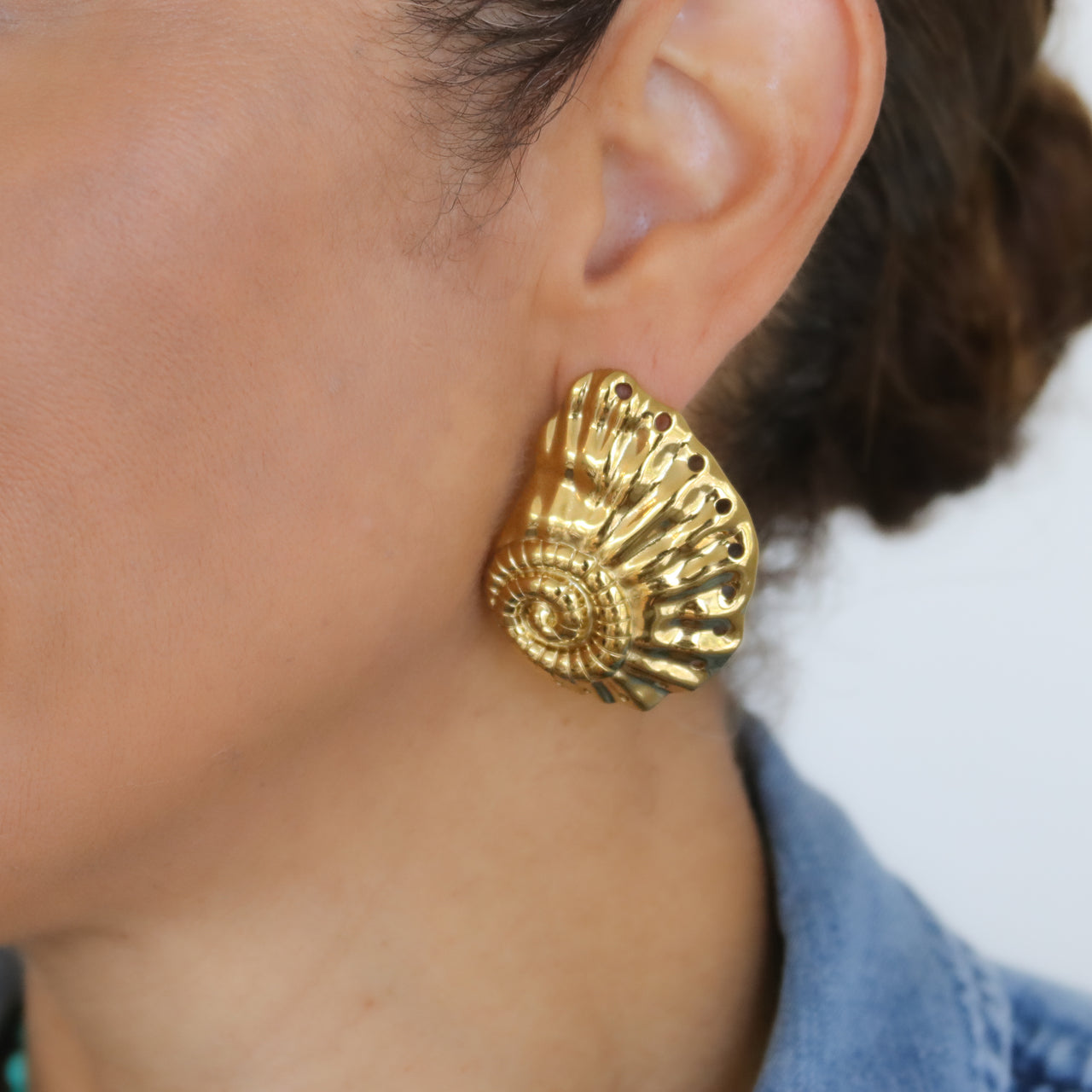 NAIA SHELL EARRINGS